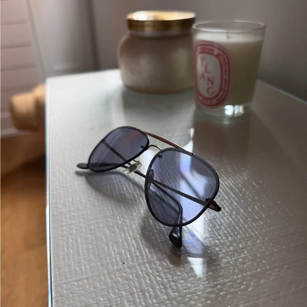 Light blue/ gray mirror ray bans